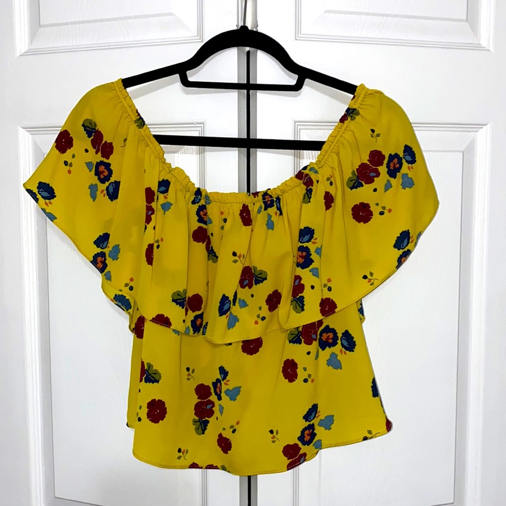 NEW w/o tags. Zara off-shoulder top. Size small.